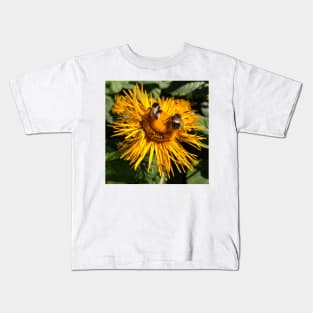 Two bees, or not two bees, that is the question - Square crop Kids T-Shirt